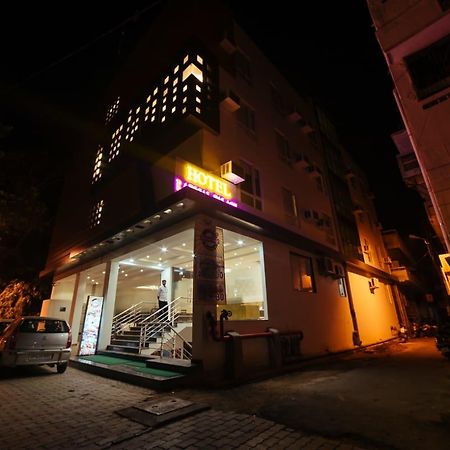 Radical Palace Hotel And Restaurant 勒克瑙 外观 照片