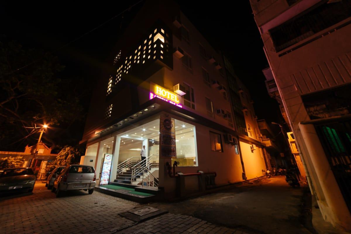 Radical Palace Hotel And Restaurant 勒克瑙 外观 照片